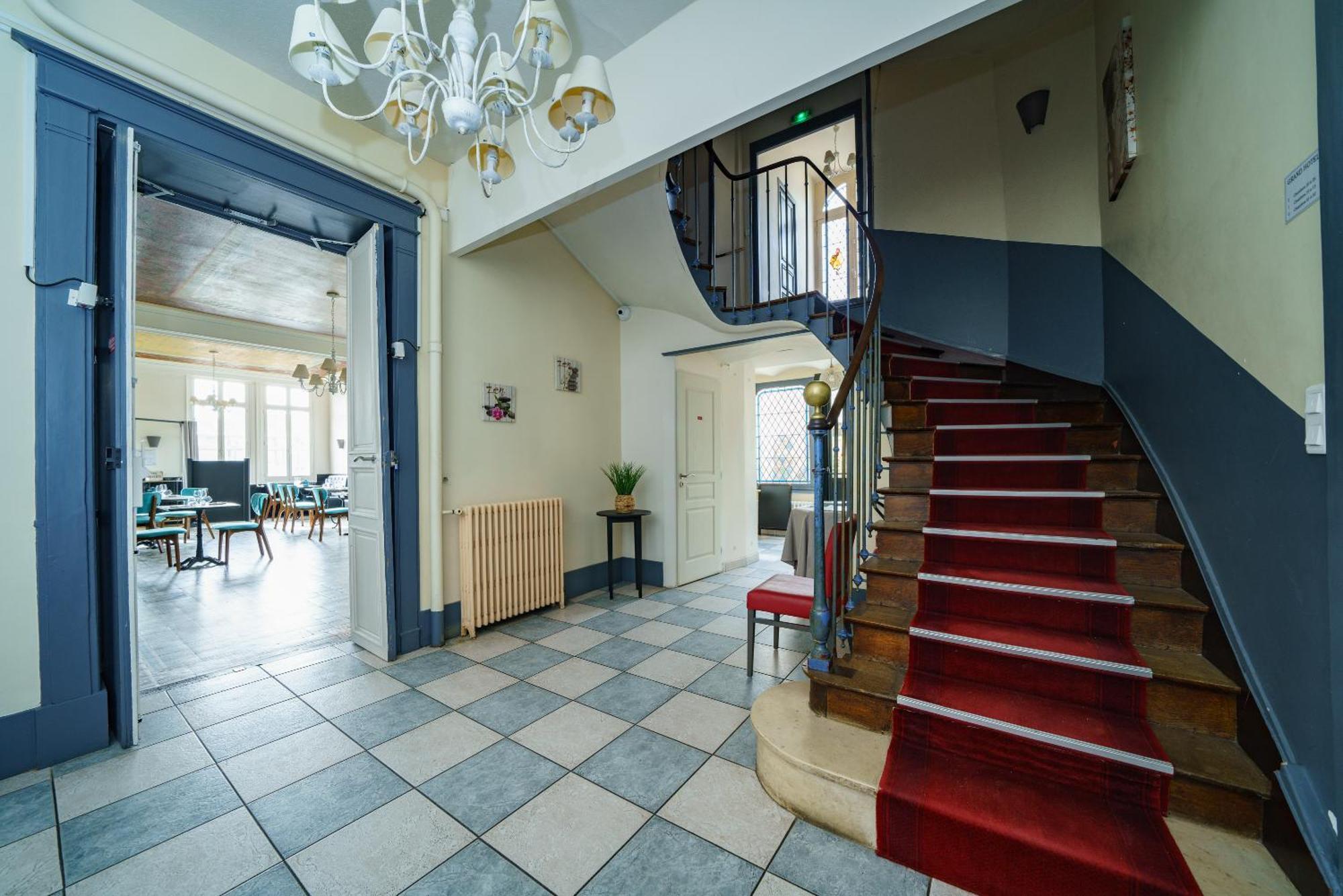 Le Grand Hotel Château-du-Loir Exterior foto