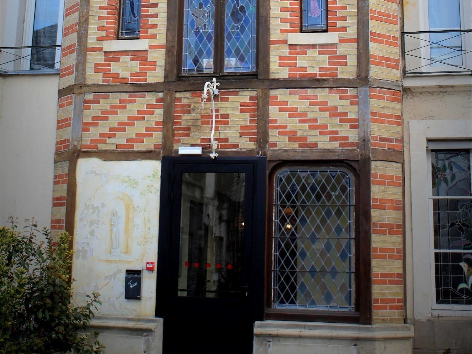 Le Grand Hotel Château-du-Loir Exterior foto